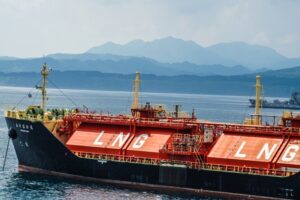 LNG（液化天然ガス）とは？LPGとの違いやメリット、最新動向まで解説